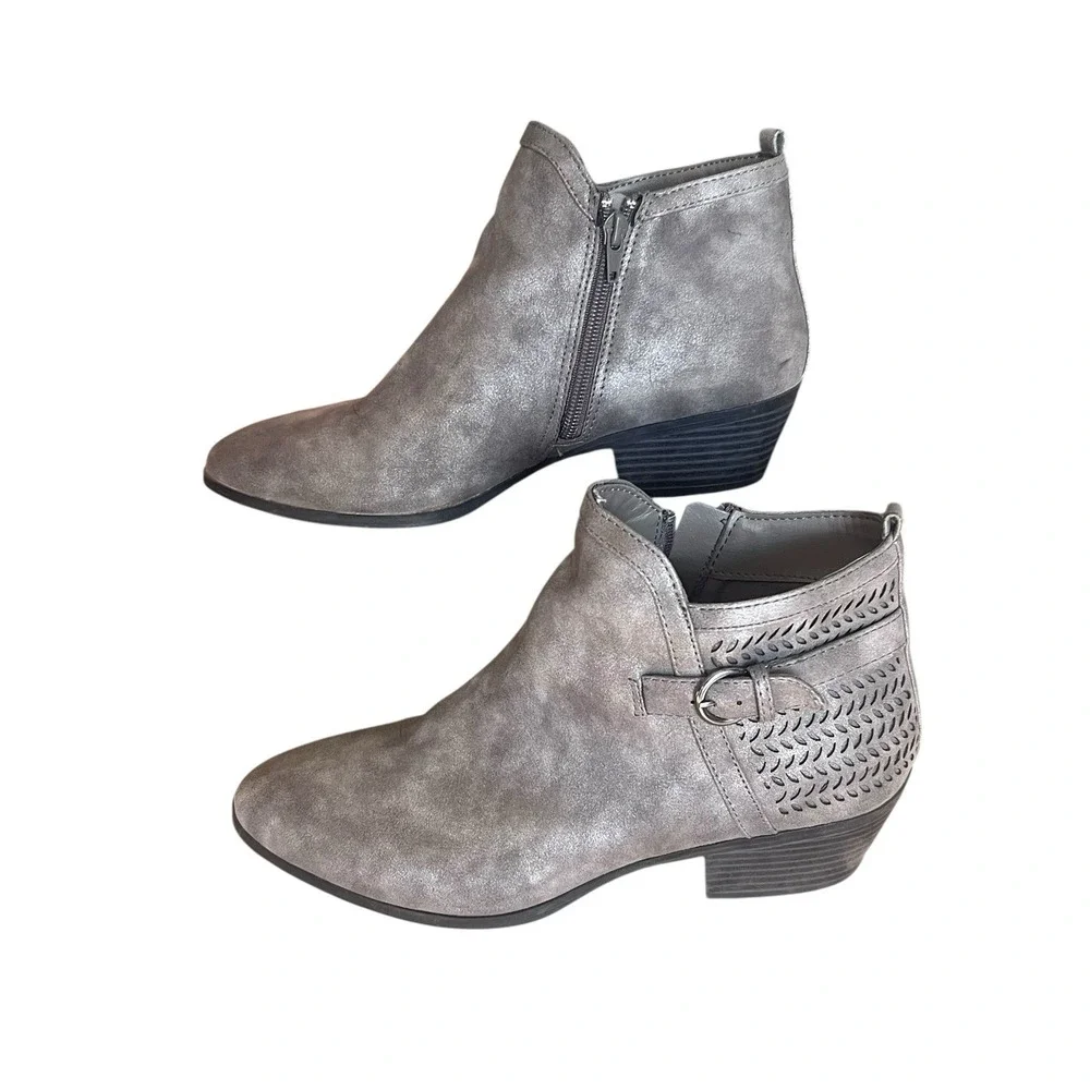 St. John's Bay Leia Women's 9W Pewter Suede Ankle Boots Side Zip Buckle Detail - Picture 1 of 14